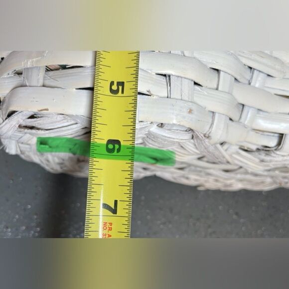 12” Basket! White, Infinity Shape No Handle Prefilled with Moss EPC - Picture 12 of 12